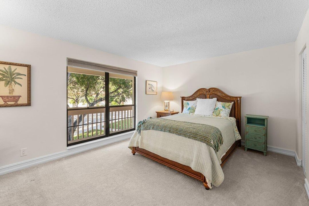 待售: $425,000 (2 贝兹, 2 浴室, 1366 平方英尺)