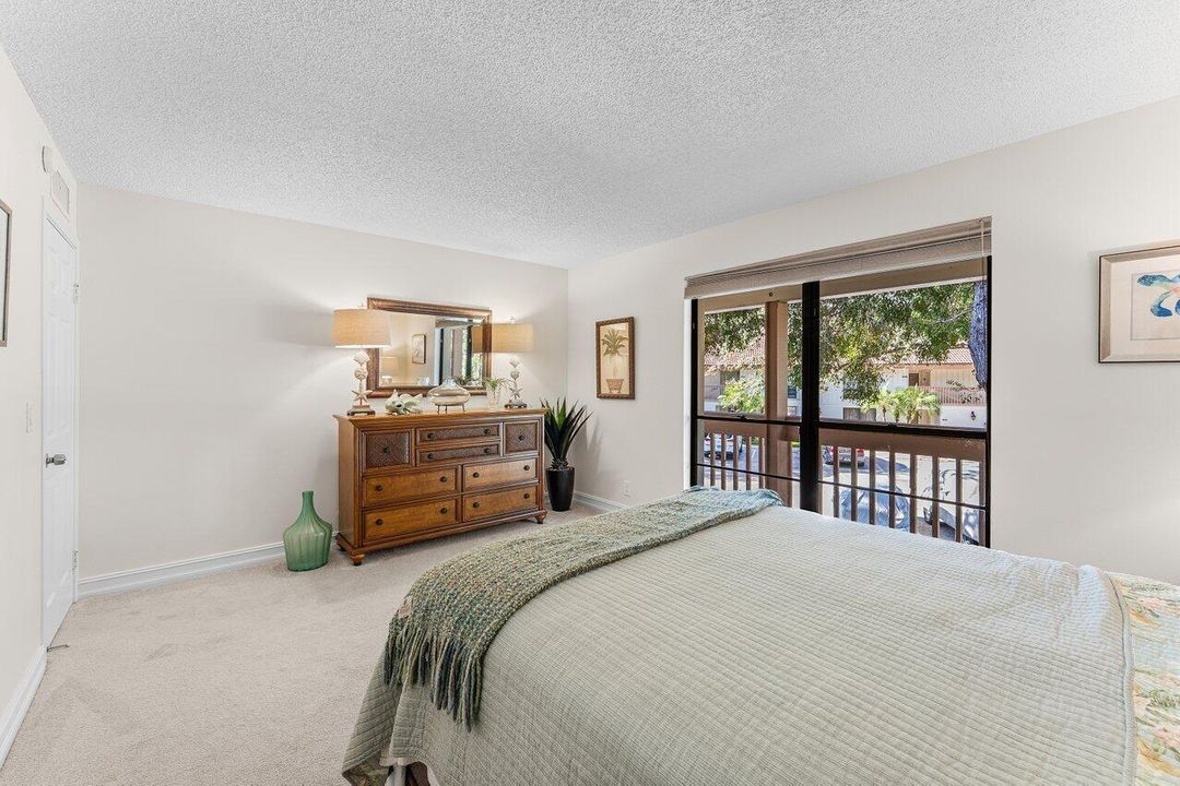 待售: $425,000 (2 贝兹, 2 浴室, 1366 平方英尺)