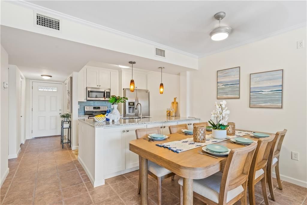 For Sale: $399,999 (2 beds, 2 baths, 1300 Square Feet)