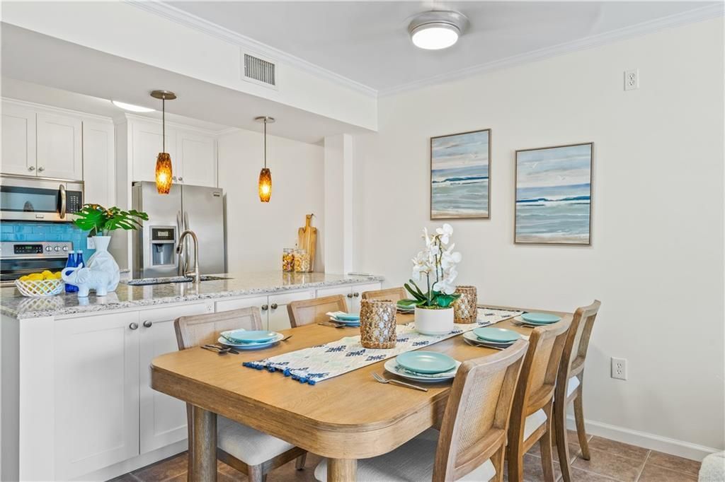 For Sale: $399,999 (2 beds, 2 baths, 1300 Square Feet)