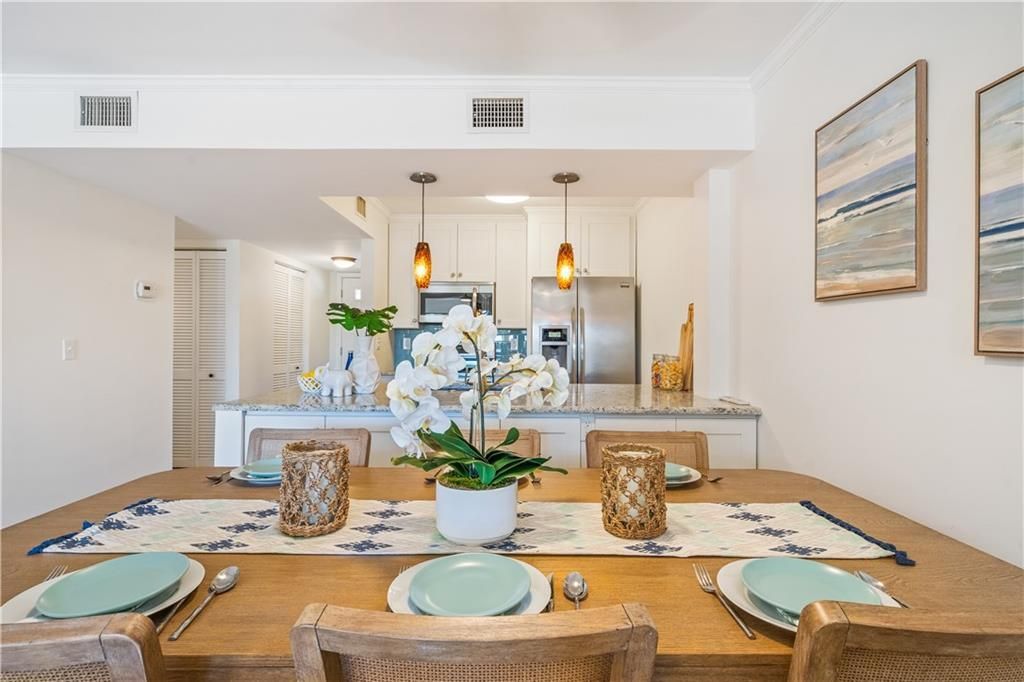 For Sale: $399,999 (2 beds, 2 baths, 1300 Square Feet)