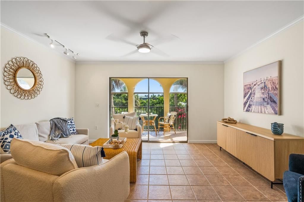 For Sale: $399,999 (2 beds, 2 baths, 1300 Square Feet)