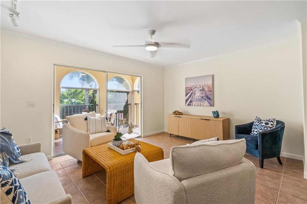 For Sale: $399,999 (2 beds, 2 baths, 1300 Square Feet)