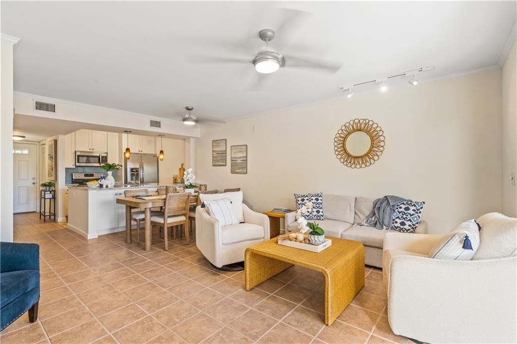 For Sale: $399,999 (2 beds, 2 baths, 1300 Square Feet)