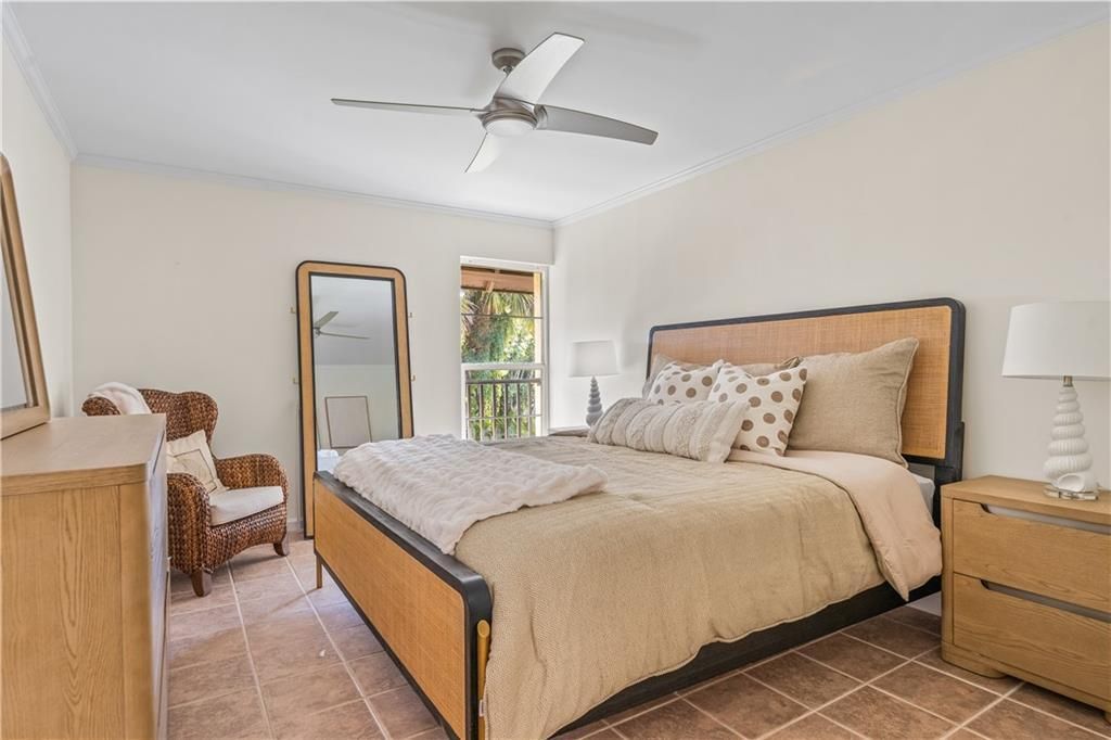 For Sale: $399,999 (2 beds, 2 baths, 1300 Square Feet)