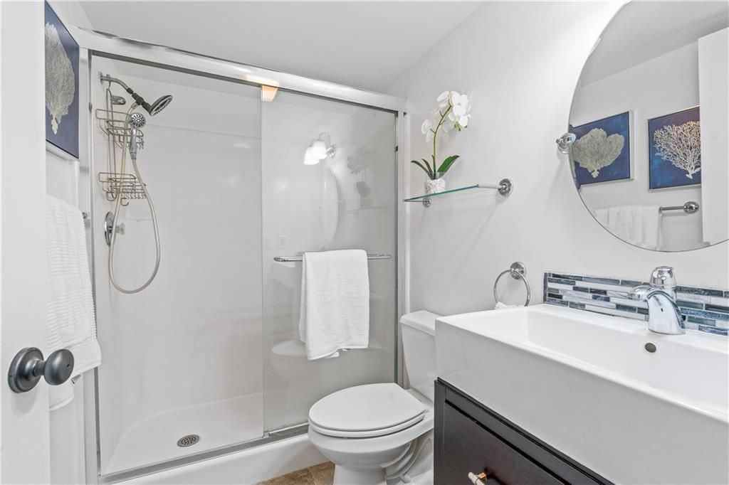 For Sale: $399,999 (2 beds, 2 baths, 1300 Square Feet)