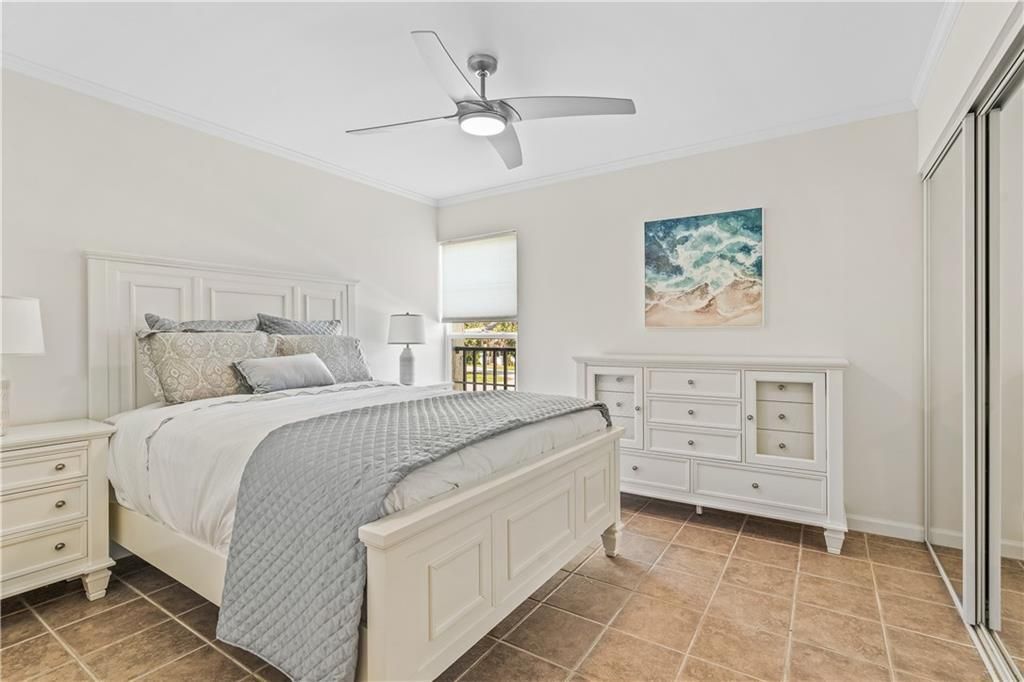 For Sale: $399,999 (2 beds, 2 baths, 1300 Square Feet)