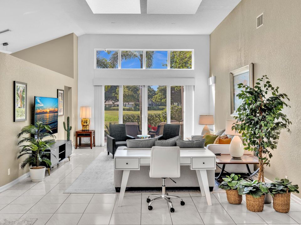 Activo con contrato: $575,000 (3 camas, 2 baños, 1945 Pies cuadrados)