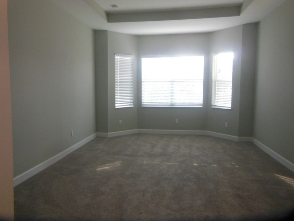 For Rent: $3,100 (3 beds, 2 baths, 2305 Square Feet)