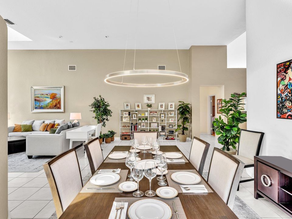 Activo con contrato: $575,000 (3 camas, 2 baños, 1945 Pies cuadrados)