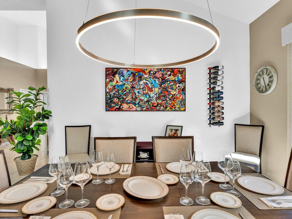 Activo con contrato: $575,000 (3 camas, 2 baños, 1945 Pies cuadrados)