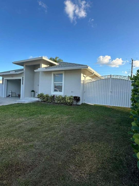 For Sale: $539,900 (3 beds, 2 baths, 1200 Square Feet)