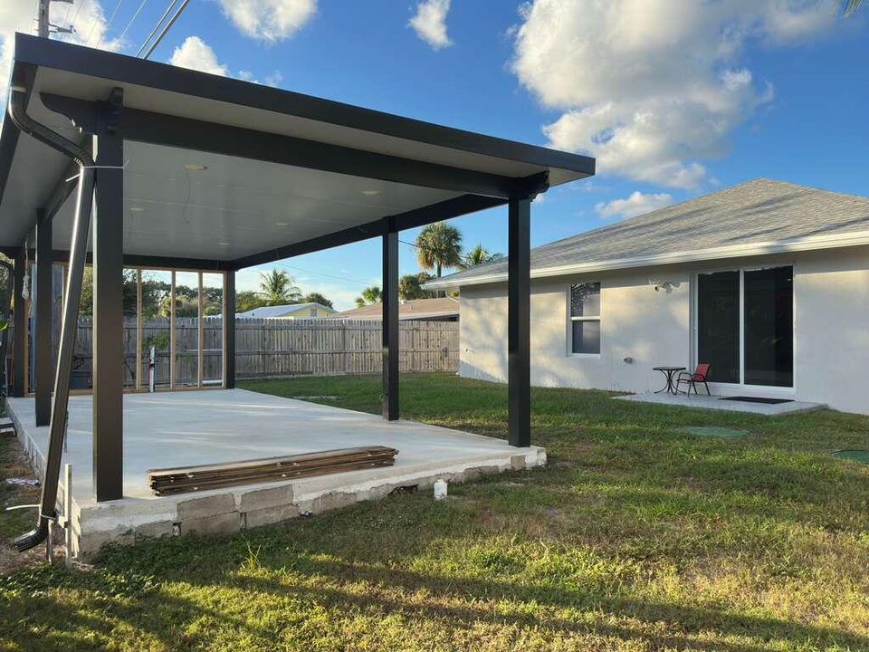 For Sale: $539,900 (3 beds, 2 baths, 1200 Square Feet)