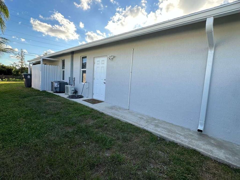 For Sale: $539,900 (3 beds, 2 baths, 1200 Square Feet)