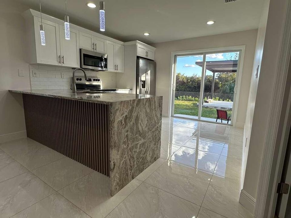 For Sale: $539,900 (3 beds, 2 baths, 1200 Square Feet)