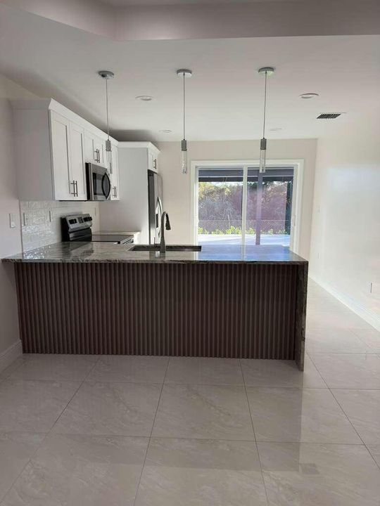 For Sale: $539,900 (3 beds, 2 baths, 1200 Square Feet)