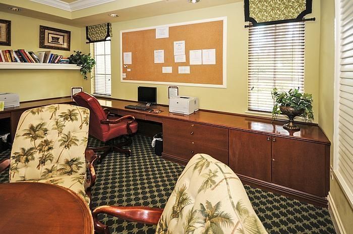 出租: $2,100 (2 贝兹, 1 浴室, 922 平方英尺)