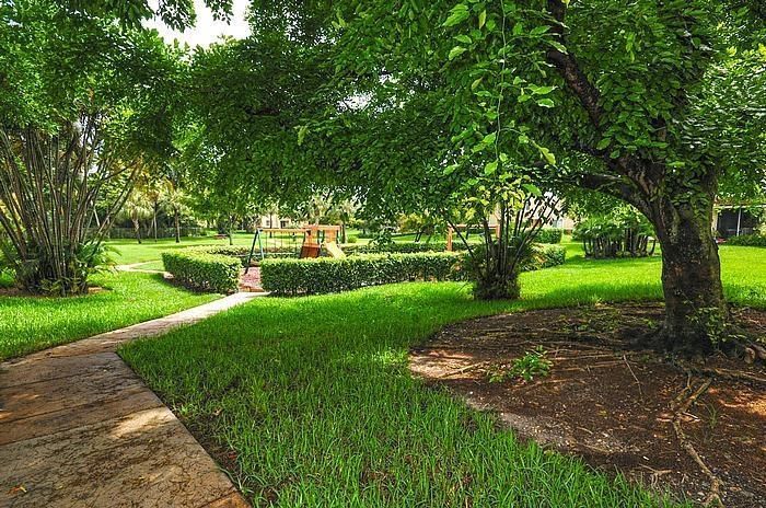 出租: $2,100 (2 贝兹, 1 浴室, 922 平方英尺)