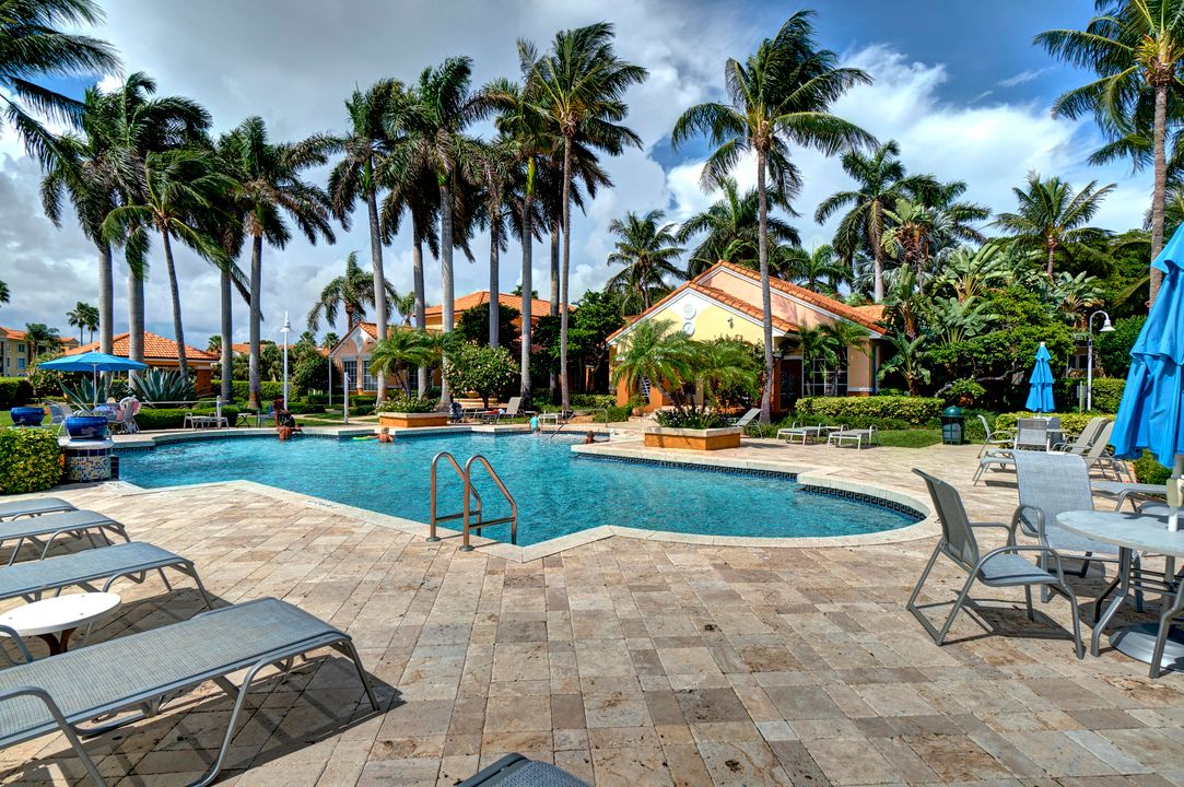 出租: $2,100 (2 贝兹, 1 浴室, 922 平方英尺)