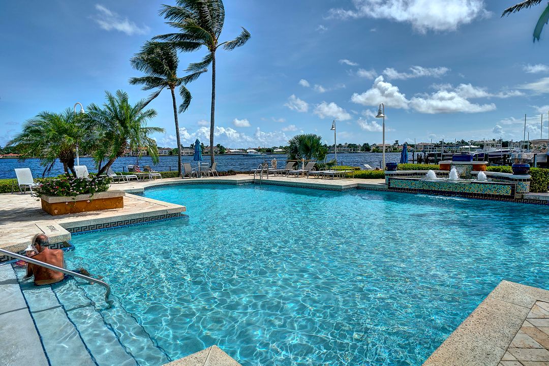 出租: $2,100 (2 贝兹, 1 浴室, 922 平方英尺)