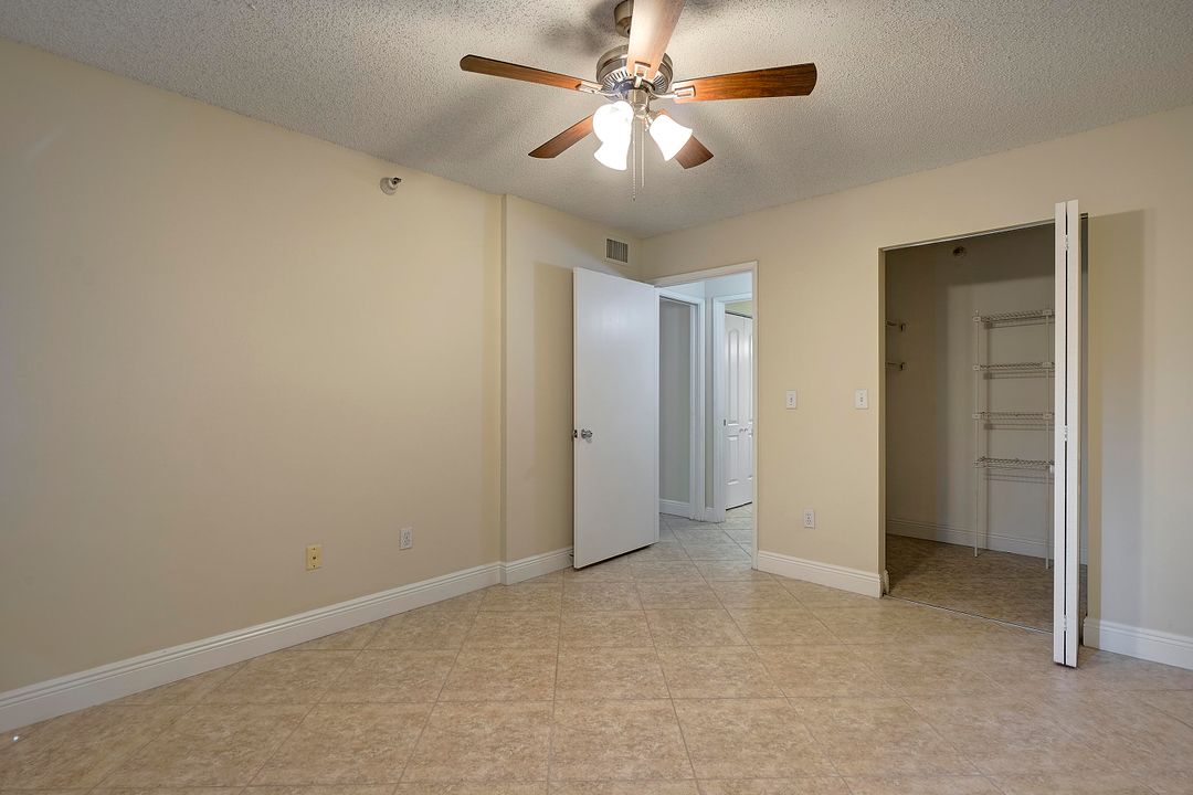 出租: $2,100 (2 贝兹, 1 浴室, 922 平方英尺)