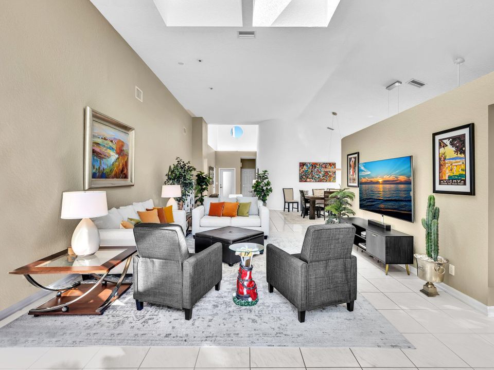 Activo con contrato: $575,000 (3 camas, 2 baños, 1945 Pies cuadrados)