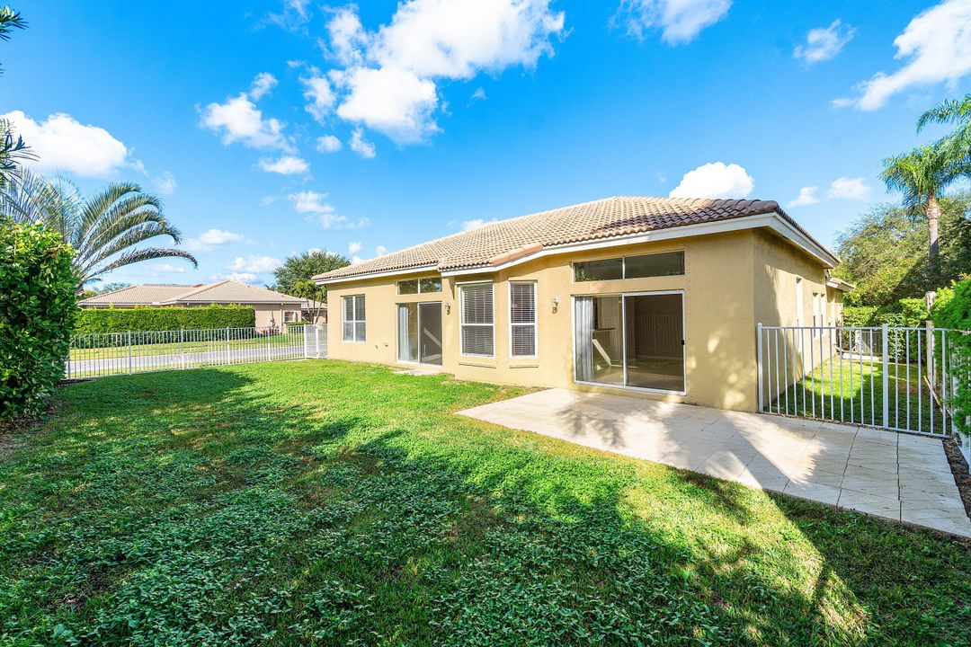 For Sale: $575,000 (4 beds, 2 baths, 1942 Square Feet)