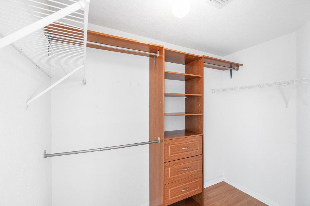 For Sale: $575,000 (4 beds, 2 baths, 1942 Square Feet)