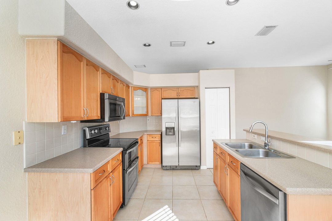 For Sale: $575,000 (4 beds, 2 baths, 1942 Square Feet)