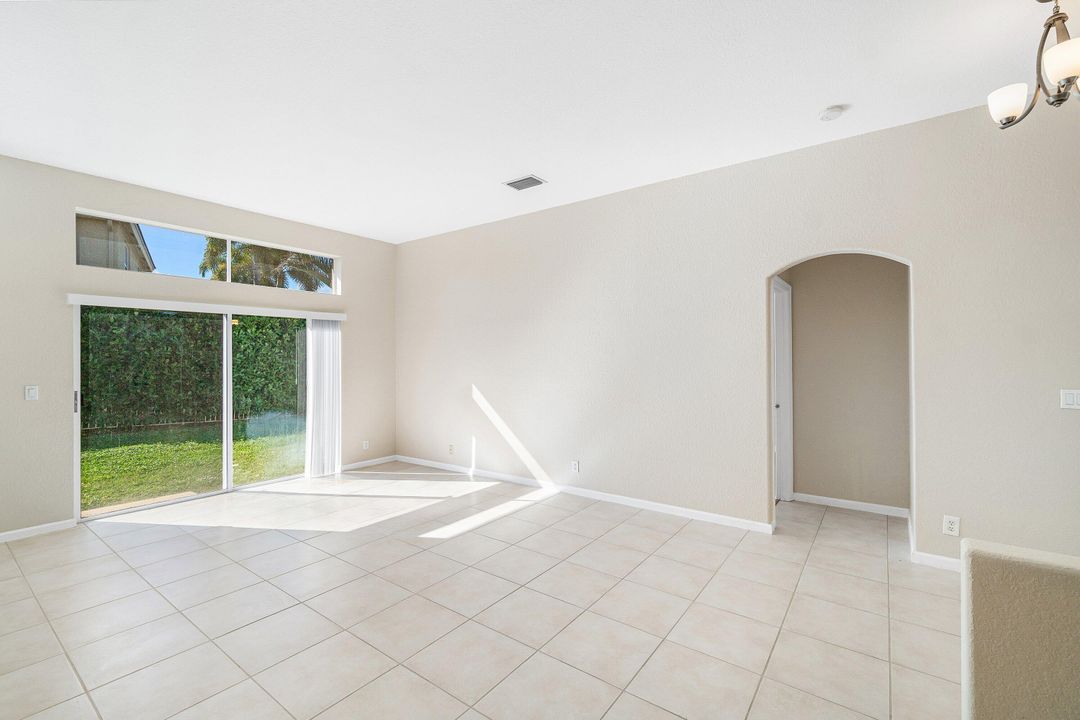 For Sale: $575,000 (4 beds, 2 baths, 1942 Square Feet)