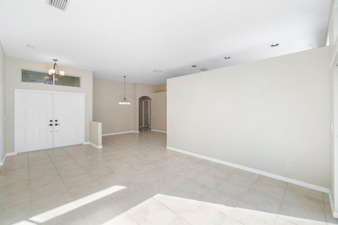 For Sale: $575,000 (4 beds, 2 baths, 1942 Square Feet)