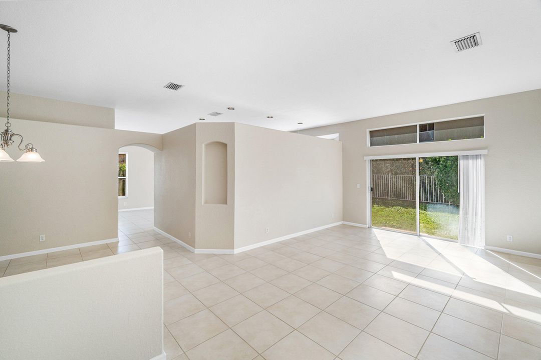 For Sale: $575,000 (4 beds, 2 baths, 1942 Square Feet)