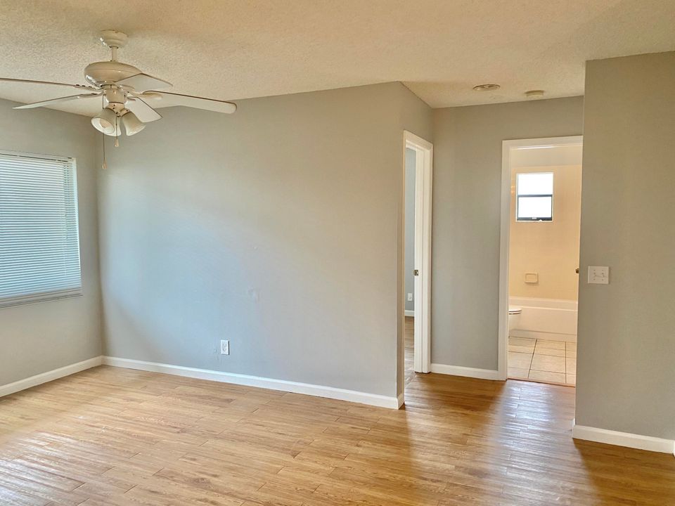 В аренду: $1,850 (2 спален, 1 ванн, 888 Квадратных фут)