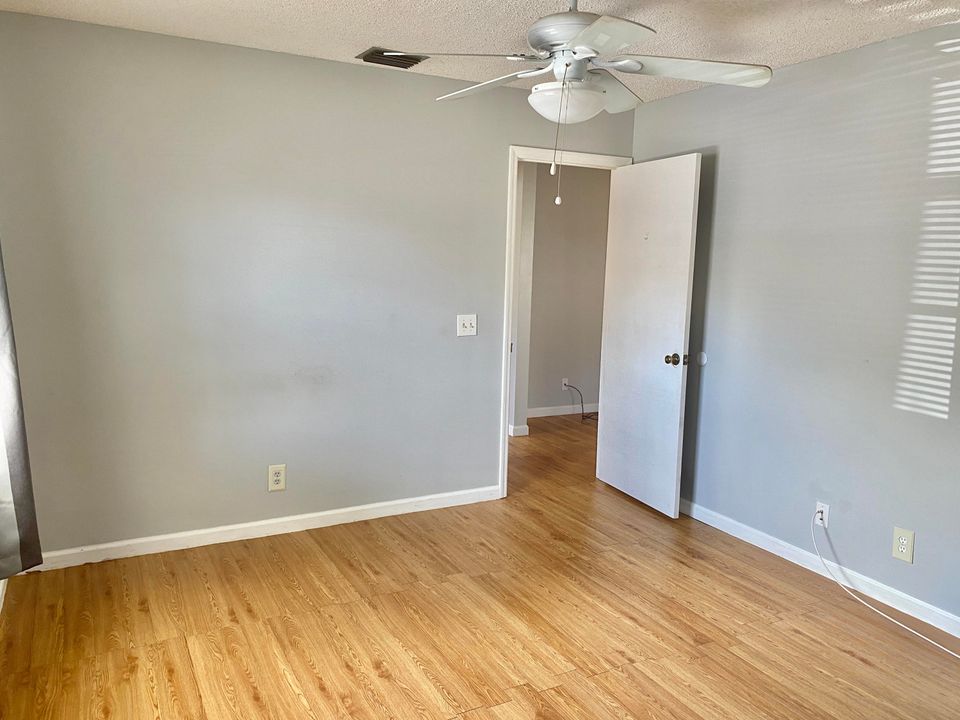 В аренду: $1,850 (2 спален, 1 ванн, 888 Квадратных фут)