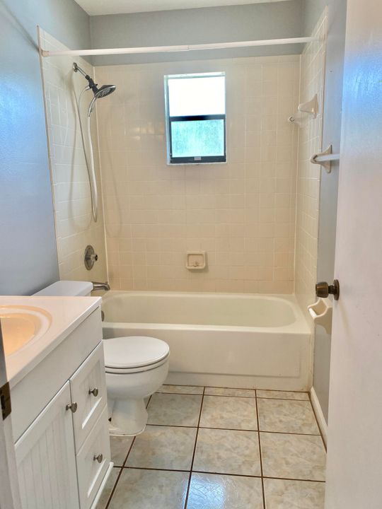 В аренду: $1,850 (2 спален, 1 ванн, 888 Квадратных фут)