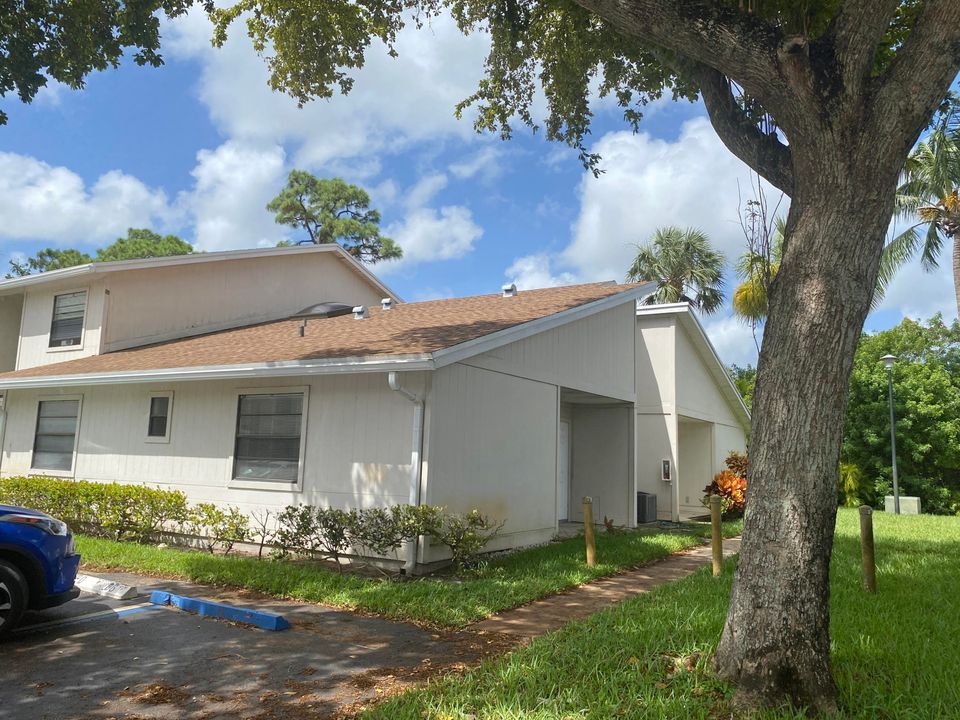 В аренду: $1,850 (2 спален, 1 ванн, 888 Квадратных фут)