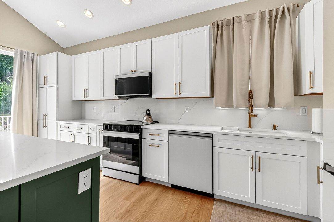 For Sale: $725,000 (4 beds, 3 baths, 2325 Square Feet)