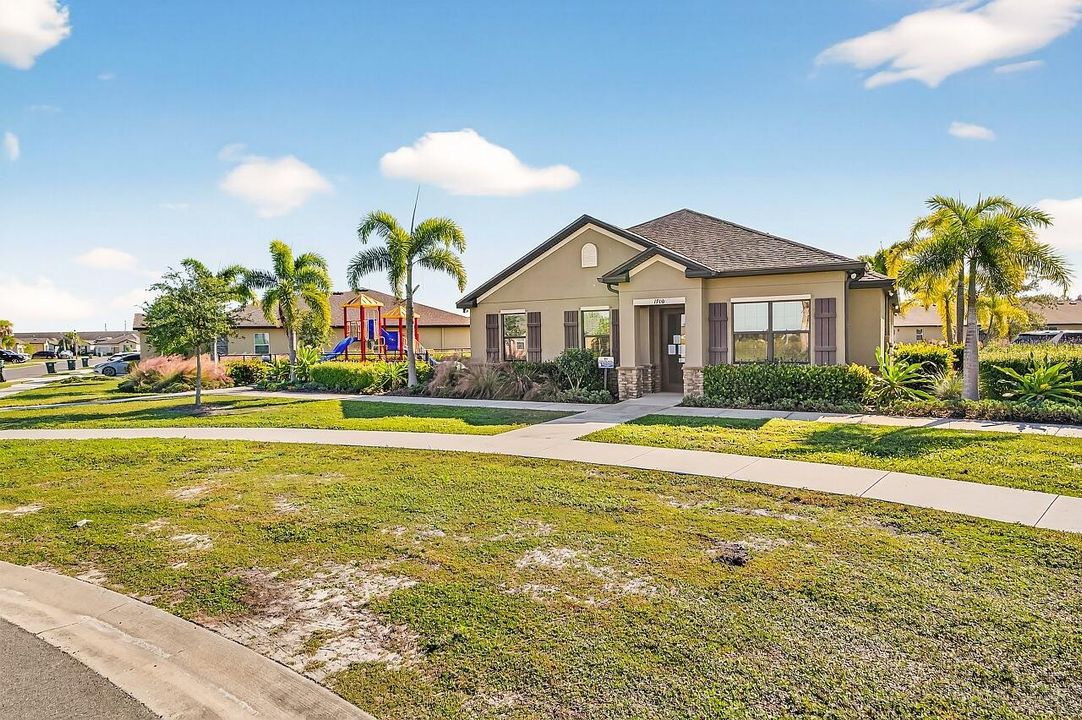 For Sale: $375,000 (4 beds, 2 baths, 1875 Square Feet)