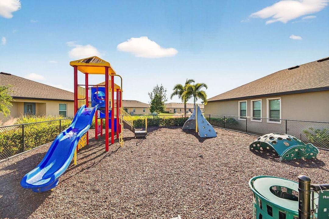 For Sale: $375,000 (4 beds, 2 baths, 1875 Square Feet)