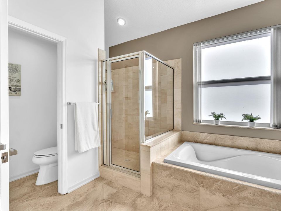 Activo con contrato: $575,000 (3 camas, 2 baños, 1945 Pies cuadrados)