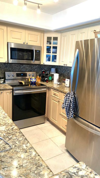 В аренду: $2,800 (1 спален, 1 ванн, 950 Квадратных фут)