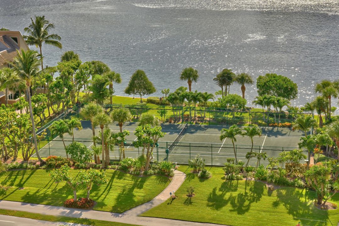 For Sale: $1,750,000 (2 beds, 2 baths, 1448 Square Feet)