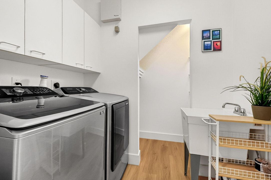 For Sale: $725,000 (4 beds, 3 baths, 2325 Square Feet)