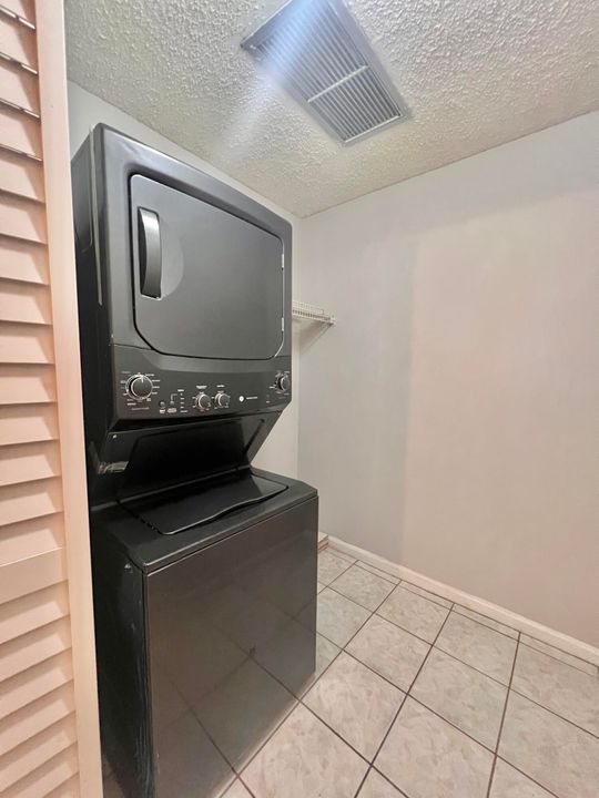 В аренду: $1,850 (2 спален, 1 ванн, 888 Квадратных фут)