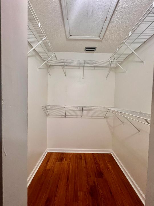 В аренду: $1,850 (2 спален, 1 ванн, 888 Квадратных фут)