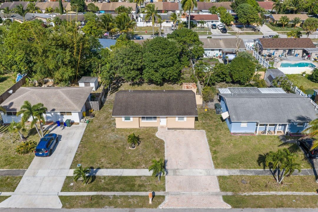 Active With Contract: $349,000 (3 beds, 1 baths, 1026 Square Feet)