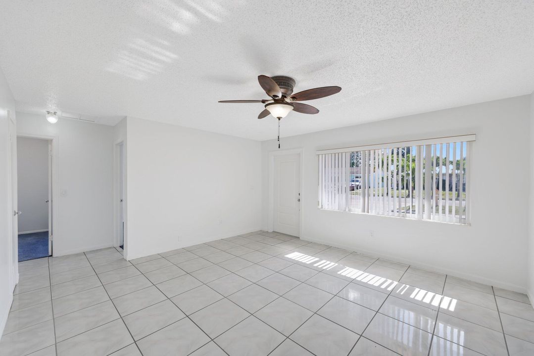 Active With Contract: $349,000 (3 beds, 1 baths, 1026 Square Feet)