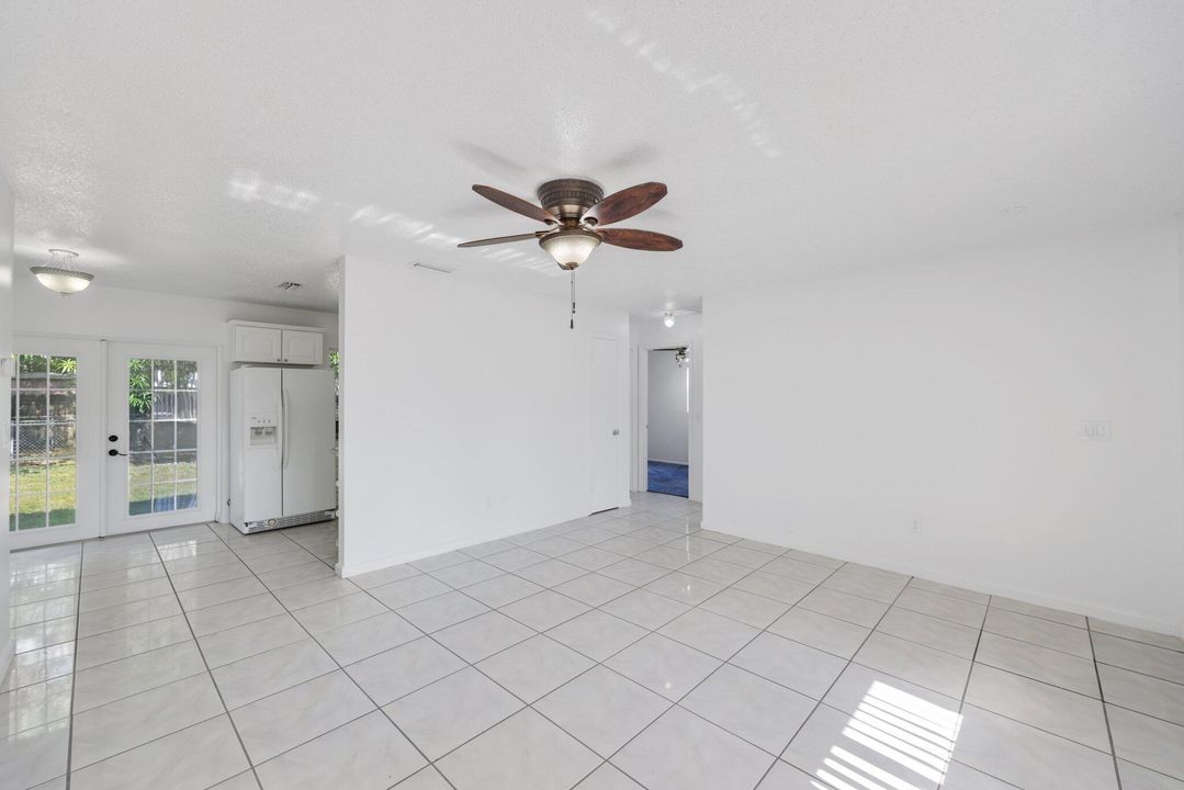 Active With Contract: $349,000 (3 beds, 1 baths, 1026 Square Feet)