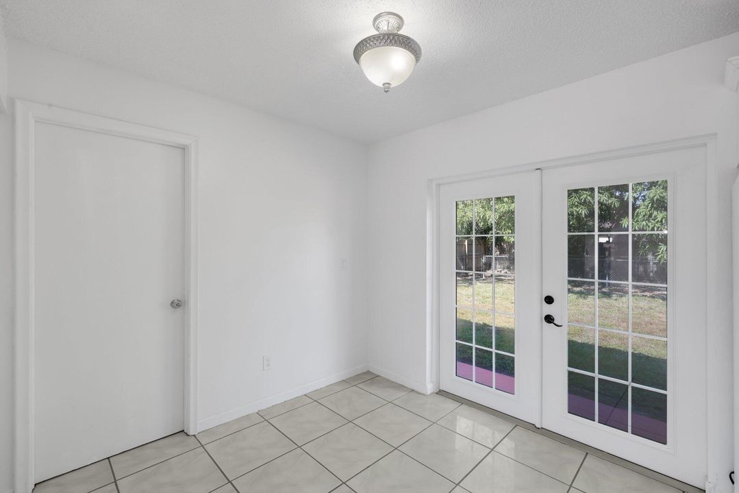 Active With Contract: $349,000 (3 beds, 1 baths, 1026 Square Feet)