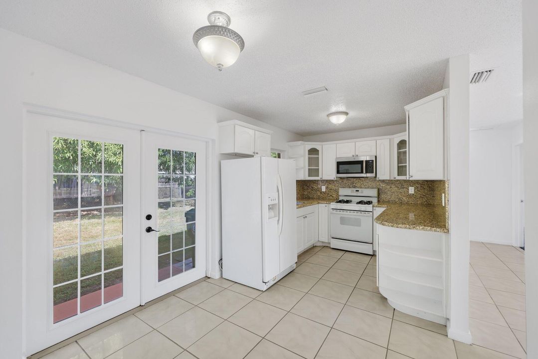 Active With Contract: $349,000 (3 beds, 1 baths, 1026 Square Feet)